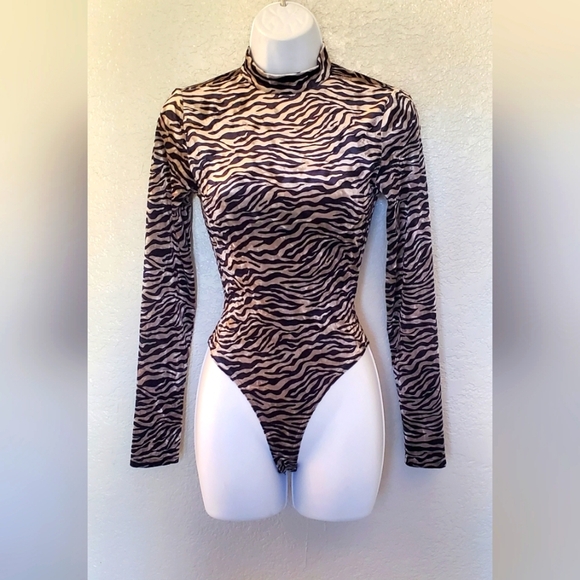💚5/$25 FV21 Velvet Zebra Print Long Sleeve Thong Bodysuit Mock Neck Size Small - Picture 1 of 6